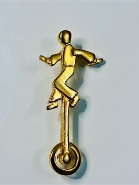VTG Trifari Gold-Tone Unicyclist Figure Brooch Unisex Retro
